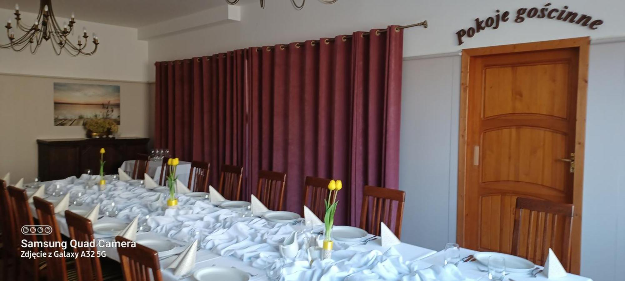 Wielkopolanka Pokoje Goscinne I Restauracja Chodziez Exterior photo